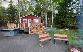 Leland'S Lakehouse